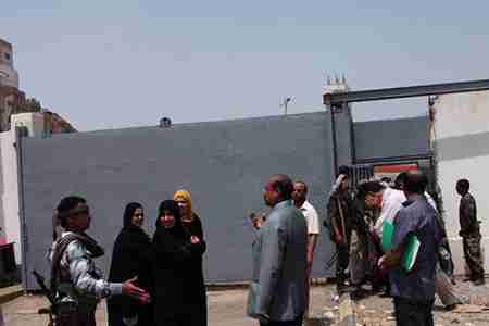 مصدر أمني: تجهيز أمر قبض قهري بنجل توفيق عبدالرحيم وحراس في منشأة ‘‘حجيف‘‘ بعدن
