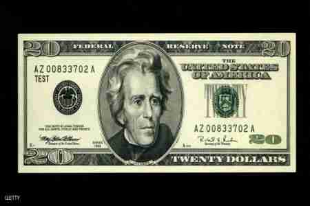 يعلق في المجاري ليومين بسبب 20 دولار